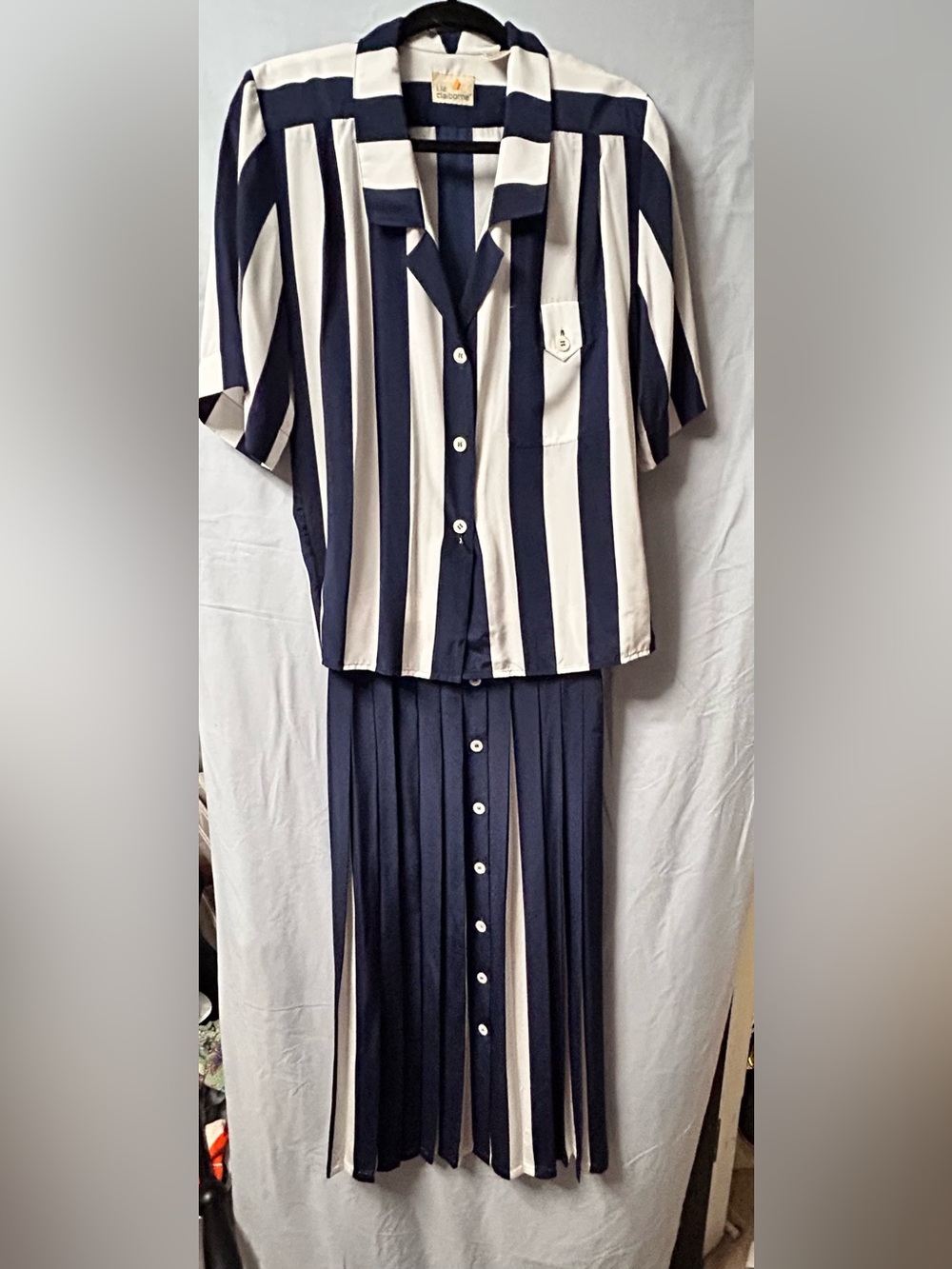 Vintage Claiborne White Short-Sleeve Top with Navy Stitching and Striped Trim